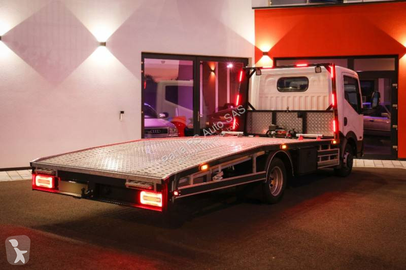 Véhicule utilitaire Nissan