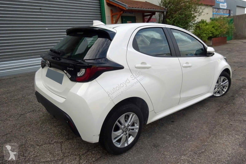 Furgoneta Toyota YARIS 1,5 VVTI HYBRID 92 BVA