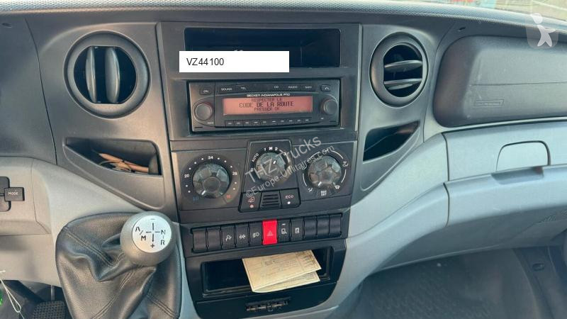 Samochód dostawczy Iveco 35S18 a