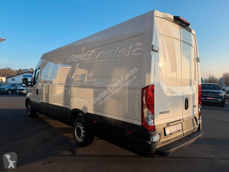عربة نفعية Iveco 35S18 HA8...