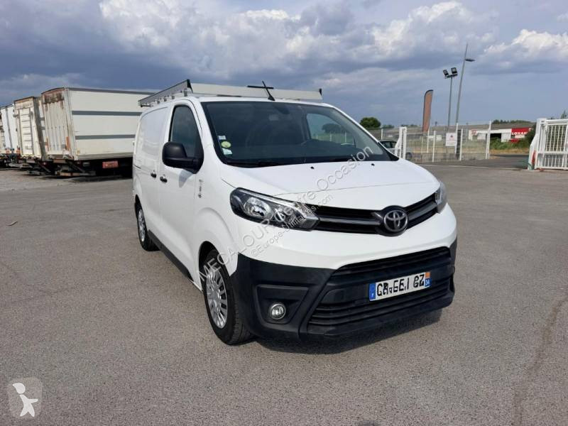 عربة نفعية Toyota