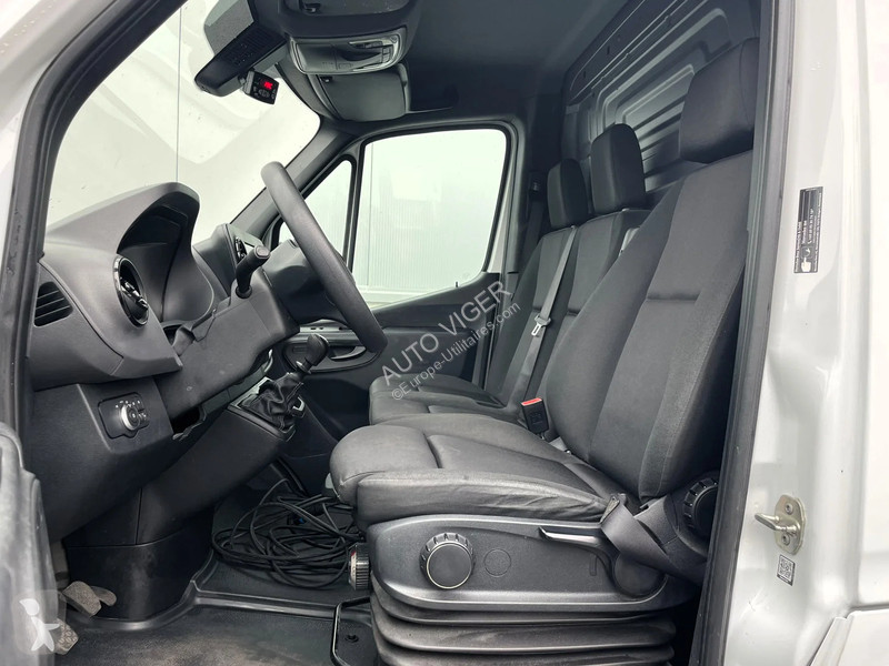 عربة نفعية Mercedes 317...