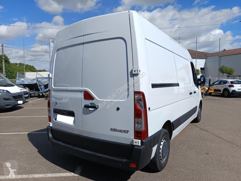 Véhicule utilitaire Renault F3500 L2H2 DCI 135...