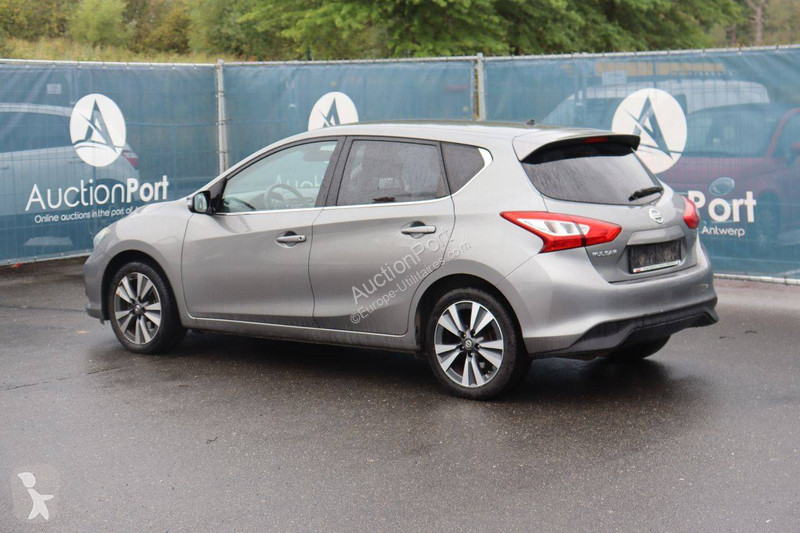 Véhicule utilitaire Nissan