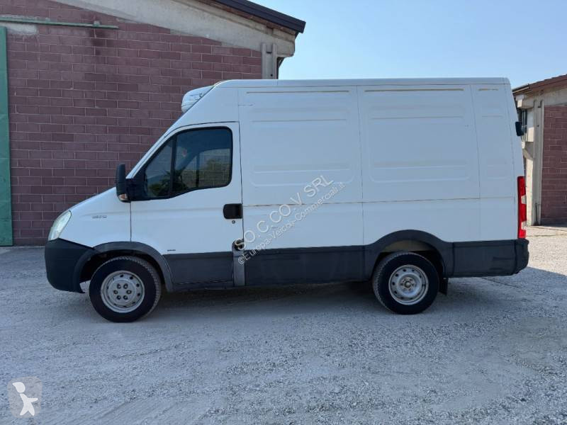 Комерційні автомобілі Iveco 35S12