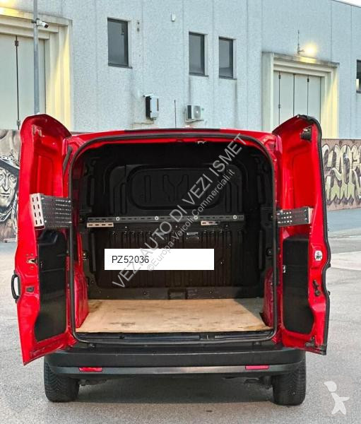 Véhicule utilitaire Fiat doblo