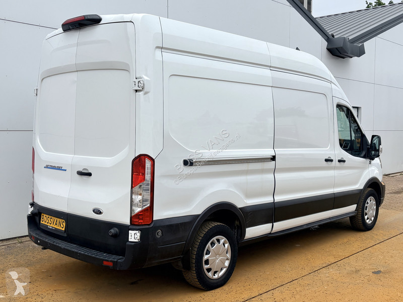 Véhicule utilitaire Ford 68kWh 184PK L3H3 317km...