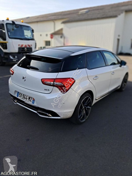 Véhicule utilitaire DS DS5