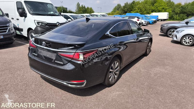 Véhicule utilitaire Lexus ES300H