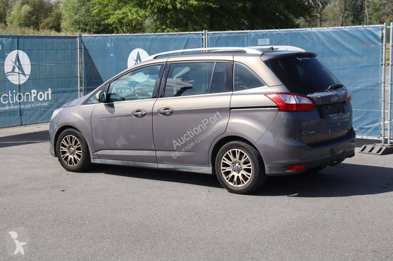Véhicule utilitaire Ford Grand