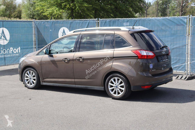 Véhicule utilitaire Ford Grand