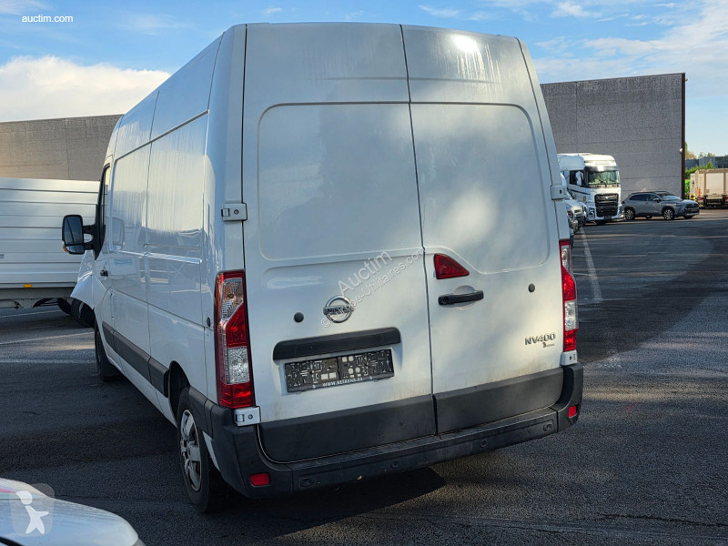Véhicule utilitaire Nissan nv400