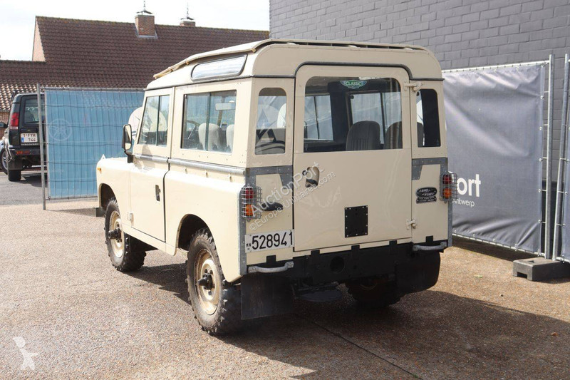Véhicule utilitaire Land Rover