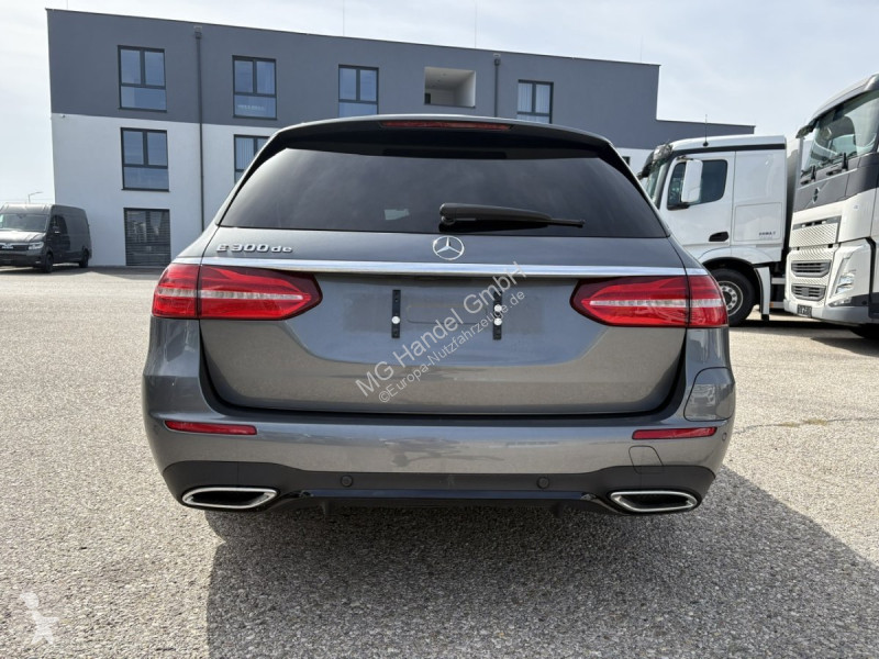 Veículo utilitário Mercedes E 300 de EQ-Power...