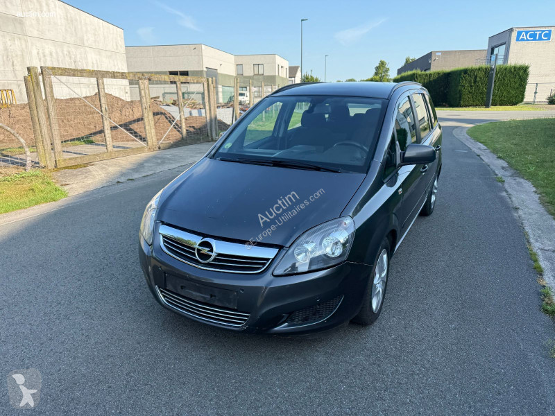 Лекотоварен автомобил Opel zafira