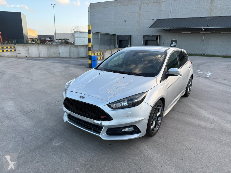 Комерційні автомобілі Ford focus st