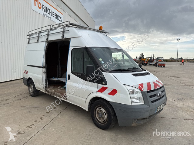 Véhicule utilitaire Ford 140T300