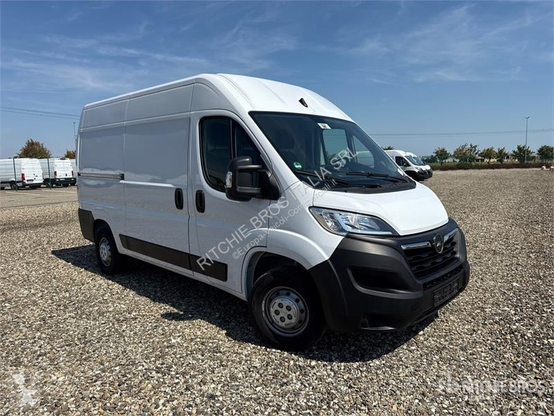 Véhicule utilitaire Opel 2.2