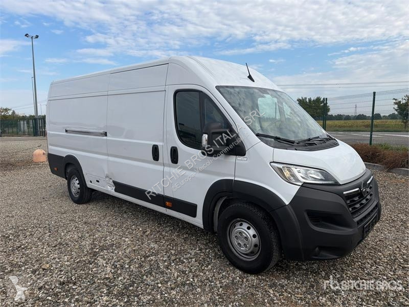 Véhicule utilitaire Opel 2.2