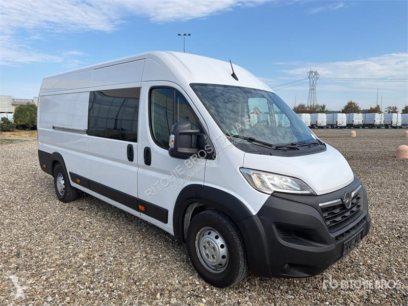 Véhicule utilitaire Opel 2.2