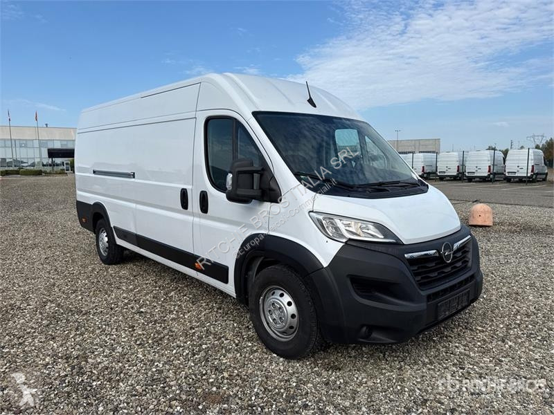 Véhicule utilitaire Opel 2.2