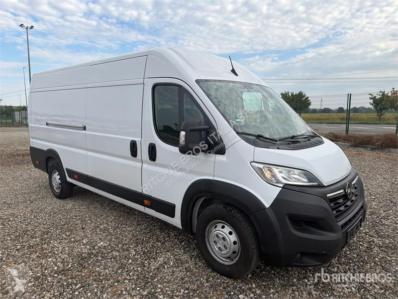 Véhicule utilitaire Opel 2.2