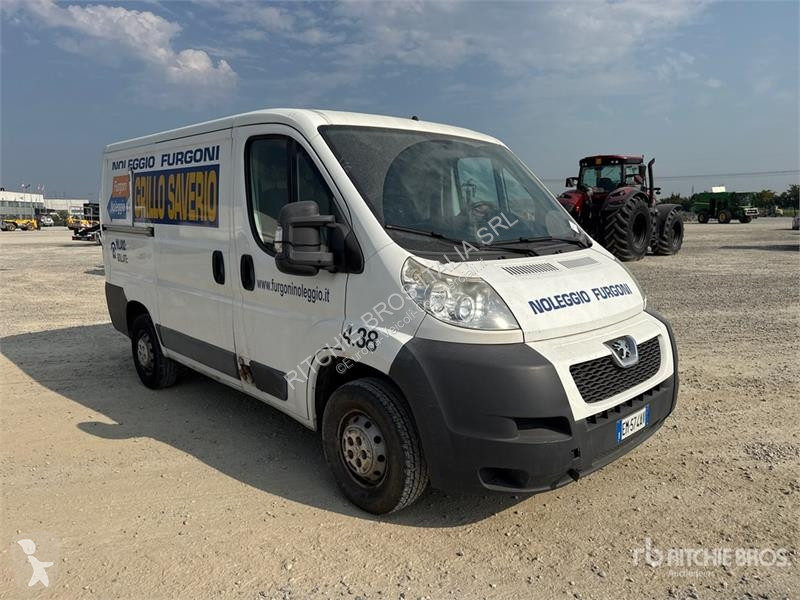 Комерційні автомобілі Peugeot Cargo Van