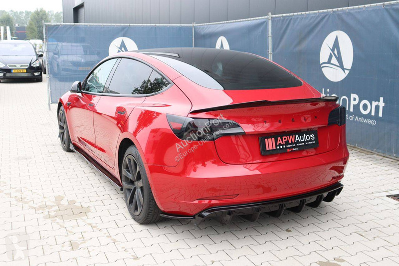 Комерційні автомобілі Tesla