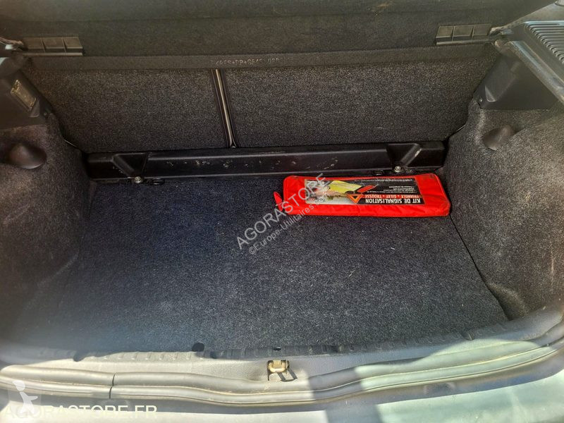 Лекотоварен автомобил Renault CLIO