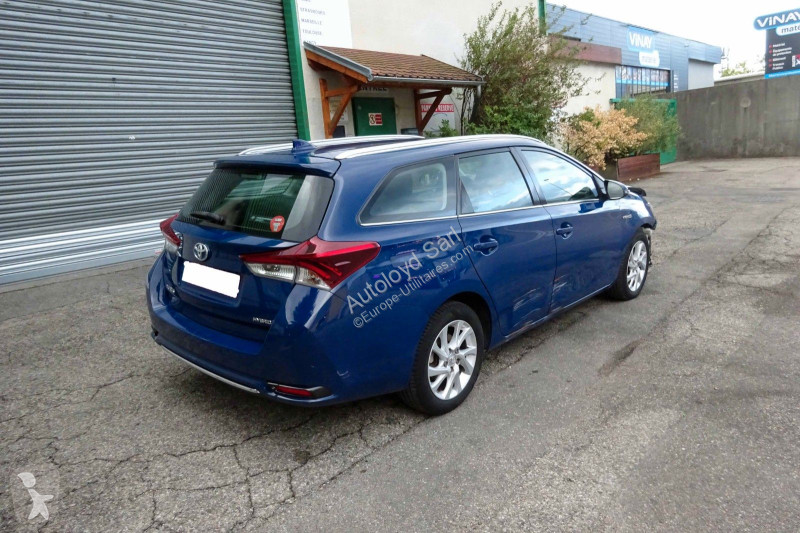 Лекотоварен автомобил Toyota AURIS TOURING 1,8...