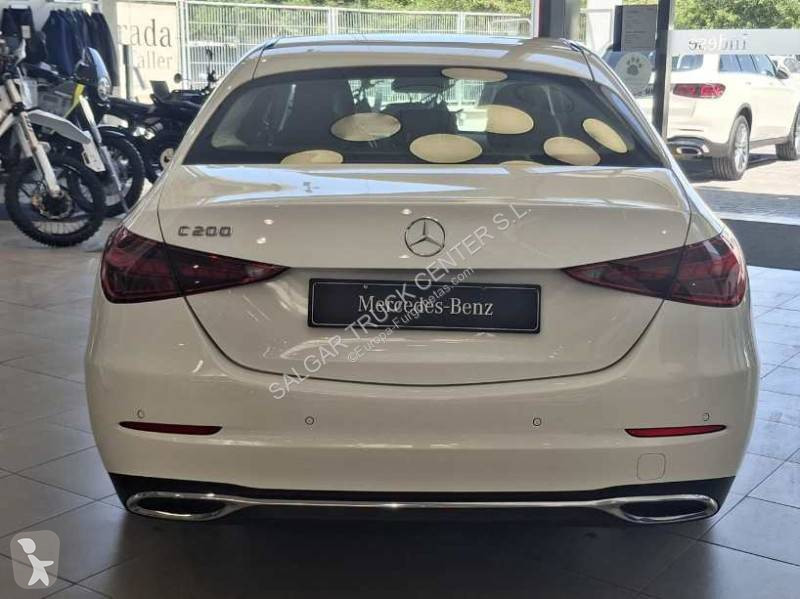 Комерційні автомобілі Mercedes 200