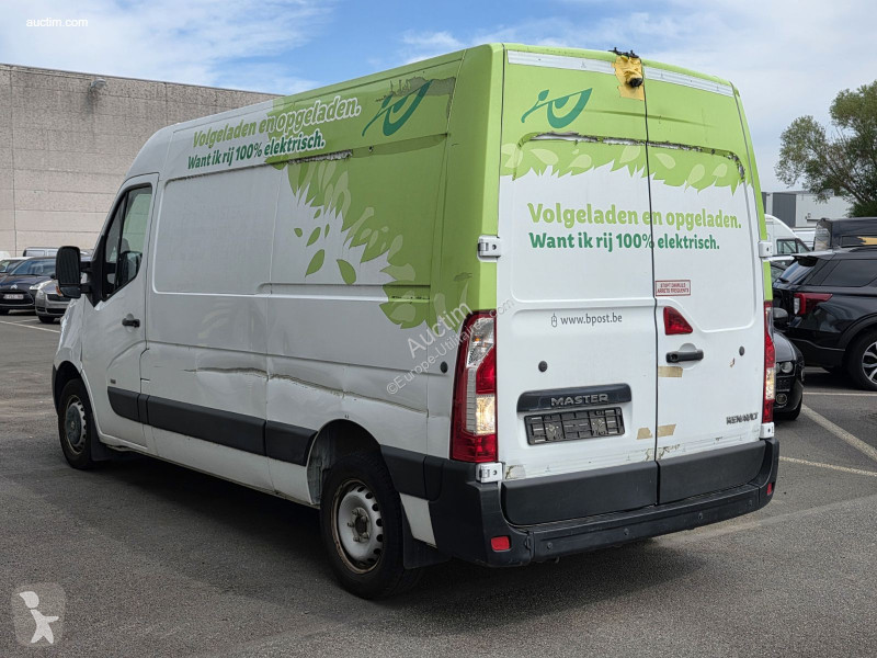 Комерційні автомобілі Renault master