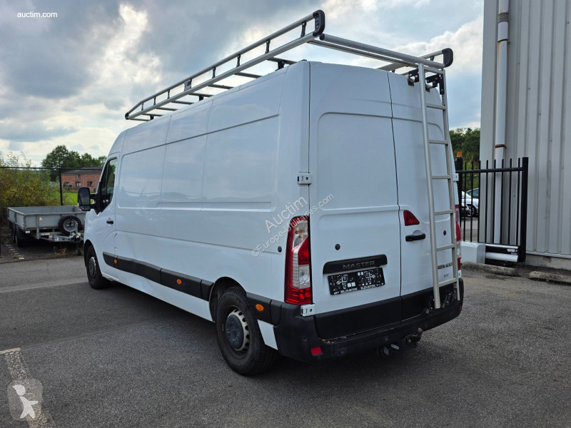 Комерційні автомобілі Renault master