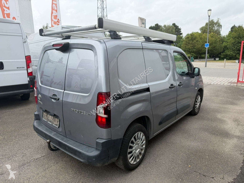 Коммерческий автомобиль