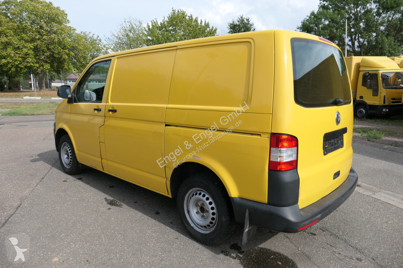 Лекотоварен автомобил Volkswagen T5 Transporter...