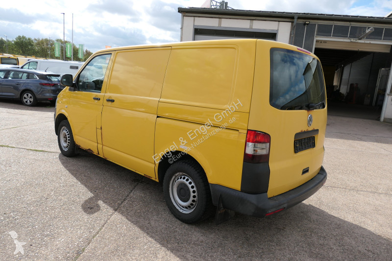 Лекотоварен автомобил Volkswagen T5 Transporter...