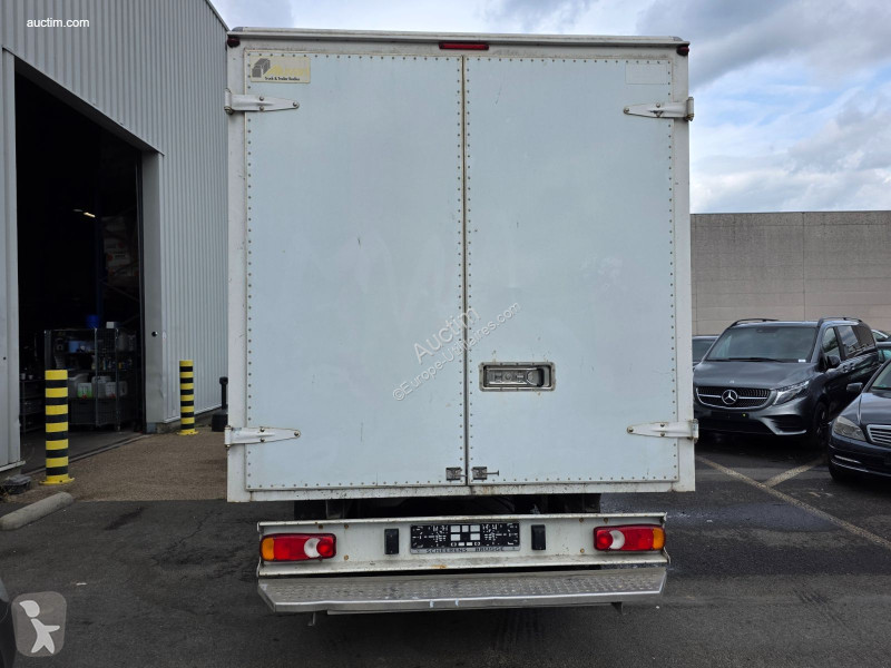 Лекотоварен автомобил Peugeot boxer