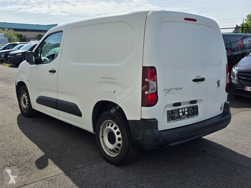 Лекотоварен автомобил Peugeot partner