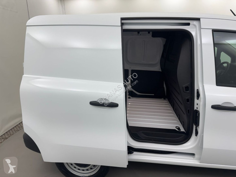 Véhicule utilitaire Renault FG TOLE DCI 95 L1...