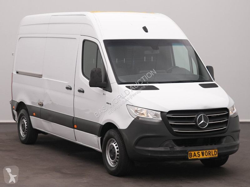 Лекотоварен автомобил Mercedes 312