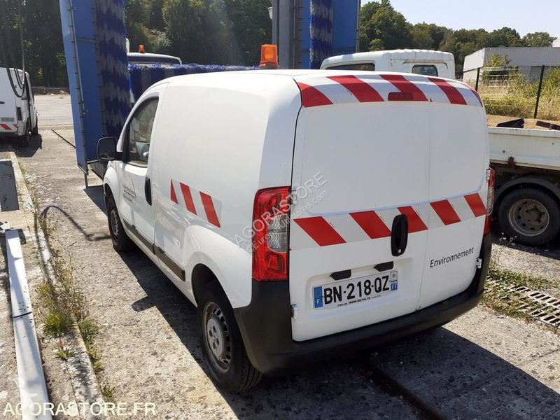 Лекотоварен автомобил Peugeot BIPPER
