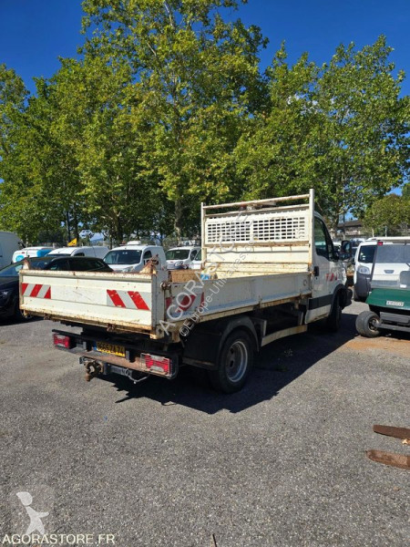 Лекотоварен автомобил Iveco 35C12