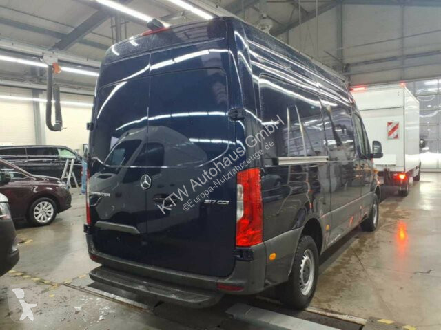 Лекотоварен автомобил Mercedes Sprinter 317...