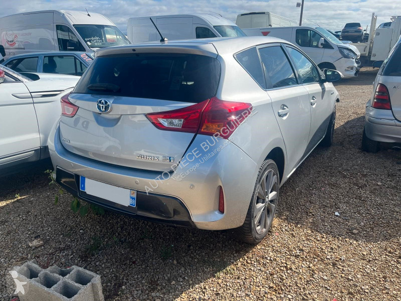 Лекотоварен автомобил Toyota 1.8 136 Hybride...