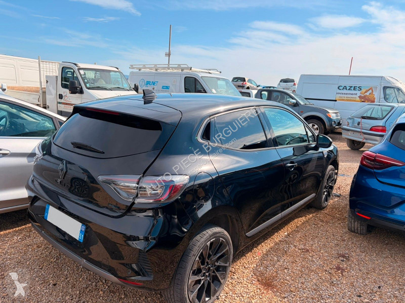 Лекотоварен автомобил Renault V 1.6 E-Tech HEV...
