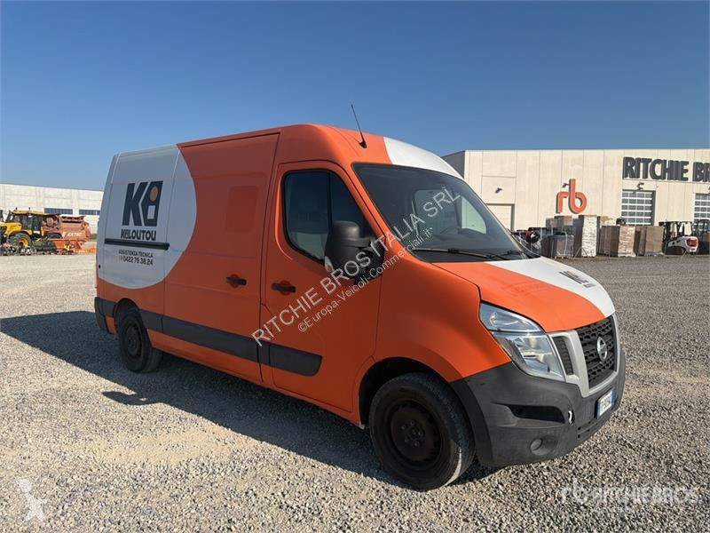 Furgoneta Nissan Cargo Van