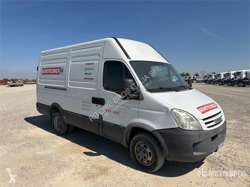 Furgoneta Iveco 35C15 Cargo Van