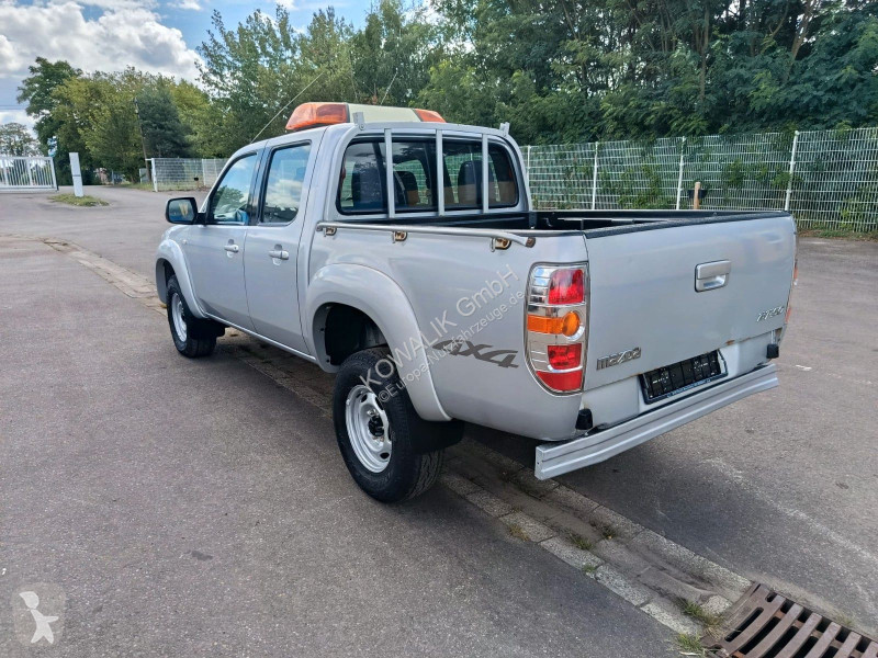 Furgoneta Mazda mit Rundumleuchten