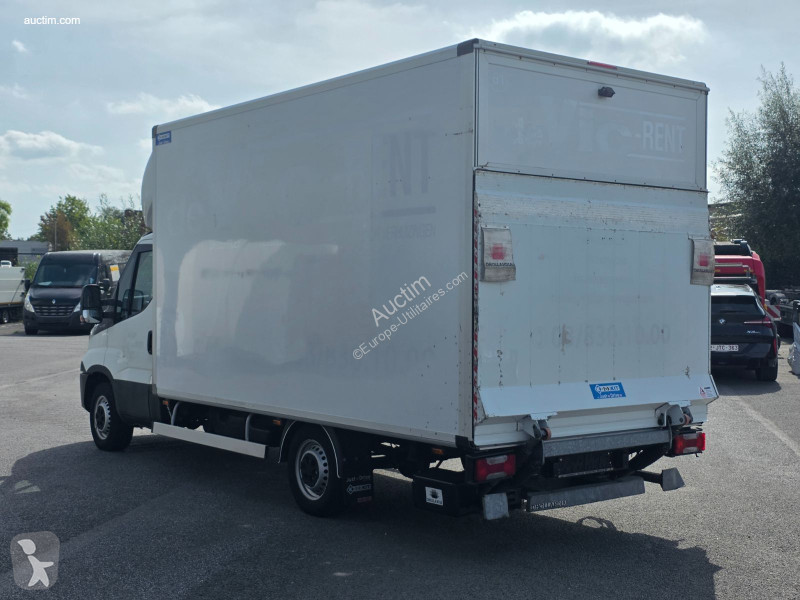 Iveco 35S12 van