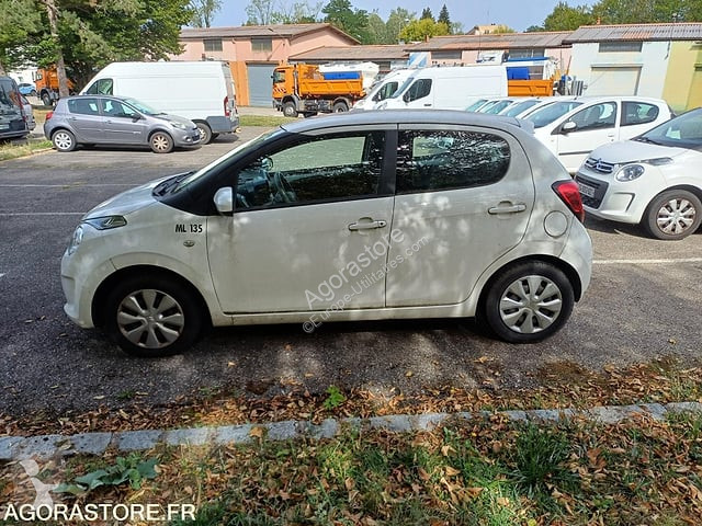 Коммерческий автомобиль
